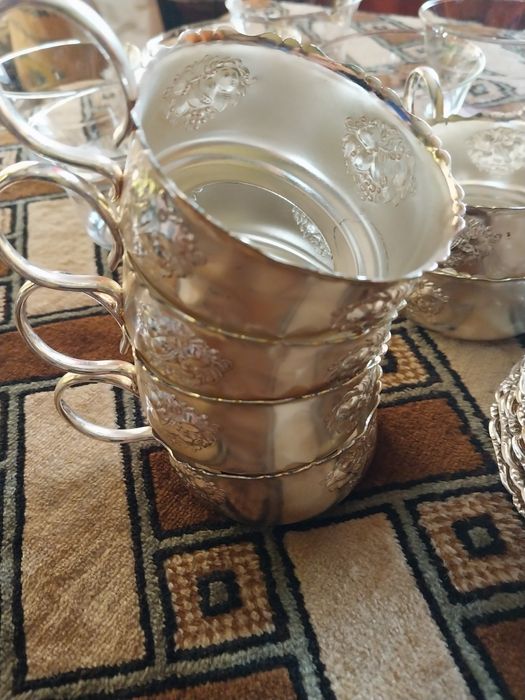 Старинные чашки с тарелочками