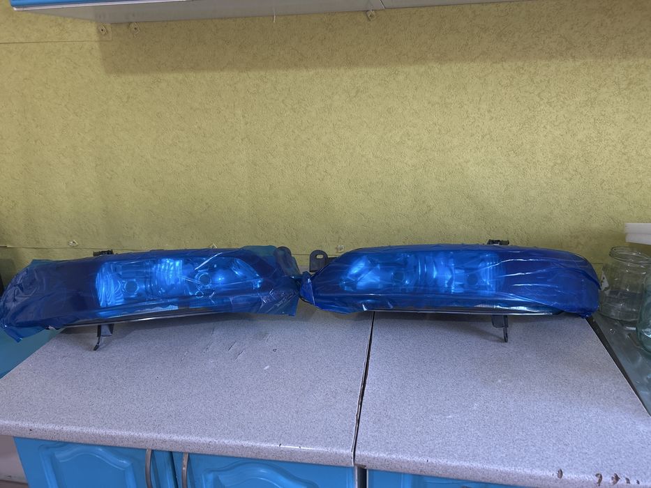 Продаеться передние фары Опель вектра В