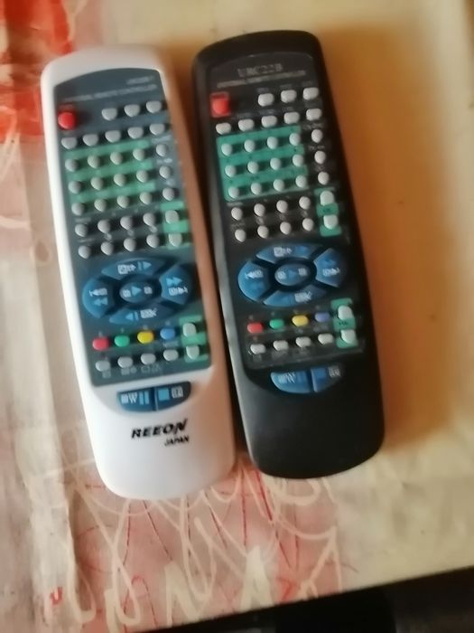 Дистанционни за телевизори и други, има и две универсални.