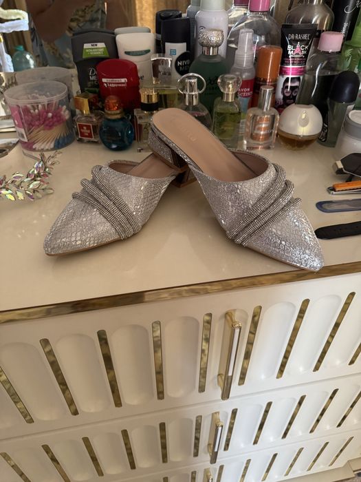 kelin bolyatkan yoki toy marosimlar uchun juda zor tufli