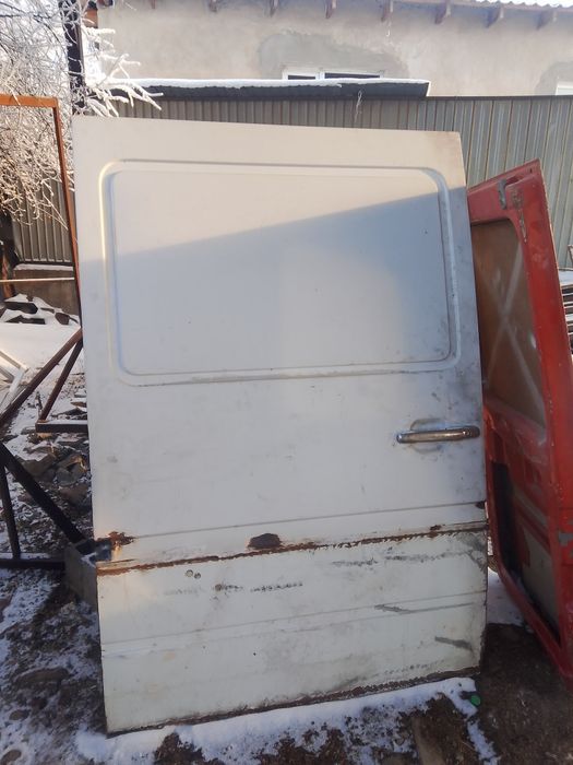 Продам двери от Мерседес спринтер