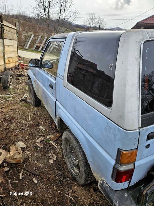 Vând jeep Daihatsu