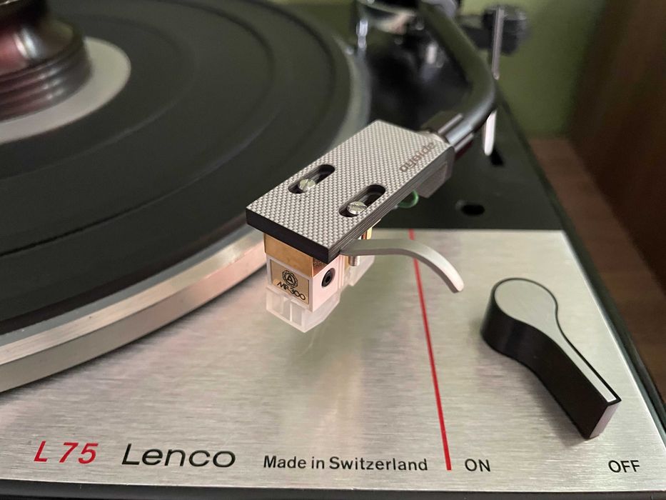 Грамофон Lenco L75 с множество подобрения