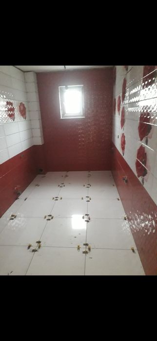 Echipa meseriași serioasăEchipa meseriași serioasa executăm lucrări izolații fațade gleturi case la roșu gresie faianta.