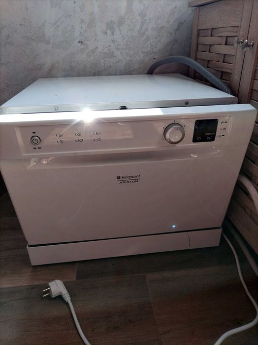 Компактна мини съдомиялна тип кубче Hotpoint Ariston HCD 662 S EU - 6 комплекта