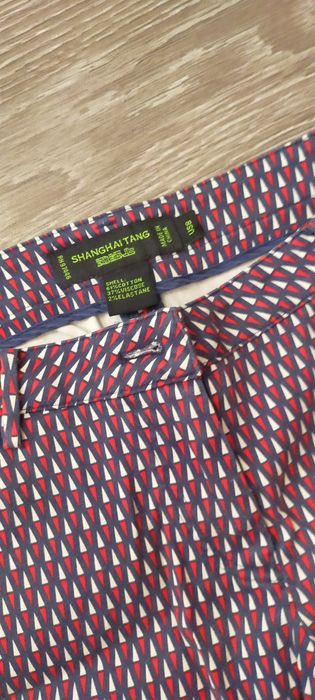 Разные женские джинсы.