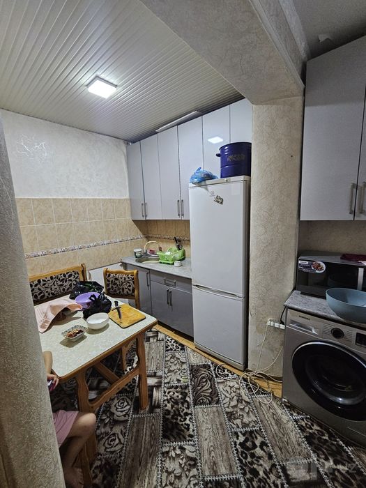 Юнусобод 6 кварталда 3 хонали квартира сотилади