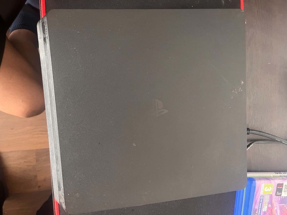 PS4 +3 контролери + безжично зарядно  408.5GB