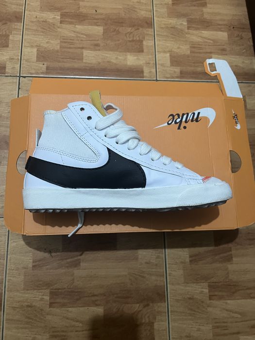 Кеды Найк белые.