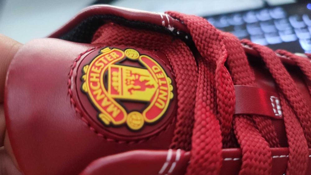 Оригинални кожени обувки * MANCHESTER UNITED * EU43