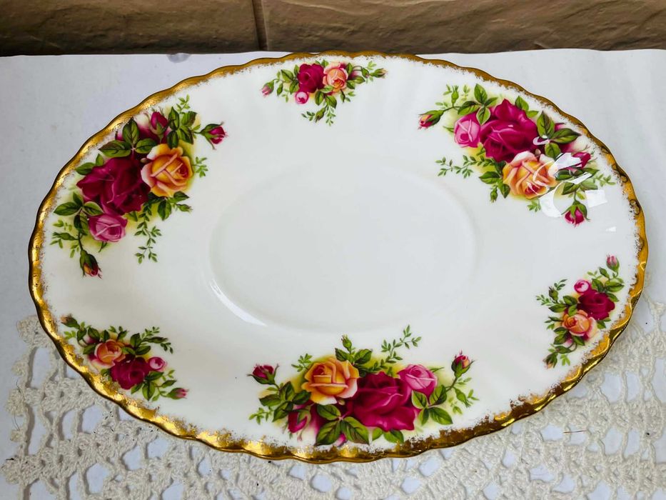 ROYAL ALBERT красива голяма сосиера от Англия