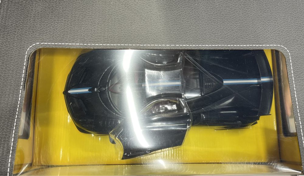 Mașina cu telecomandă Pagani