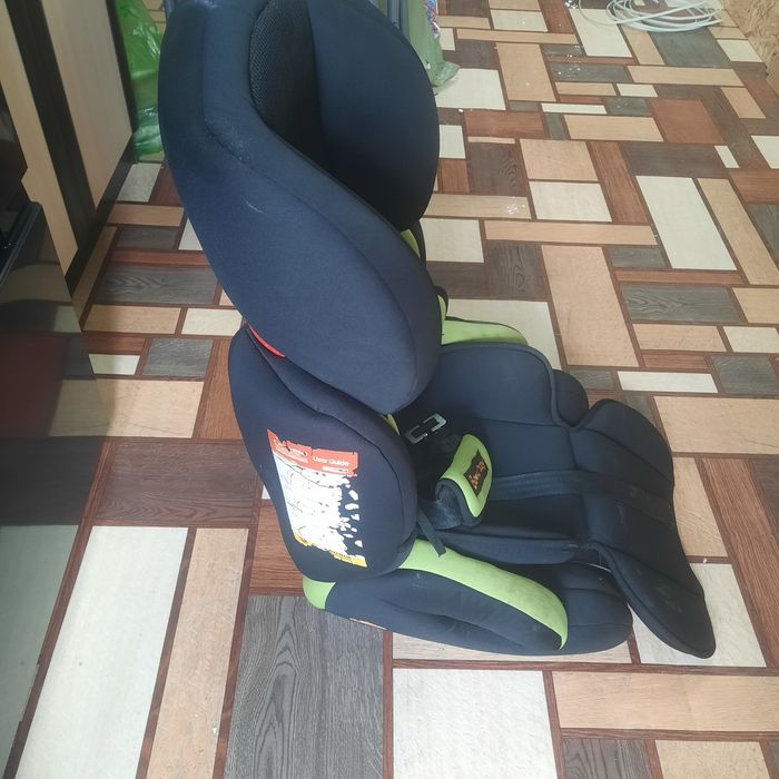 Продам детское кресло для автомобиля