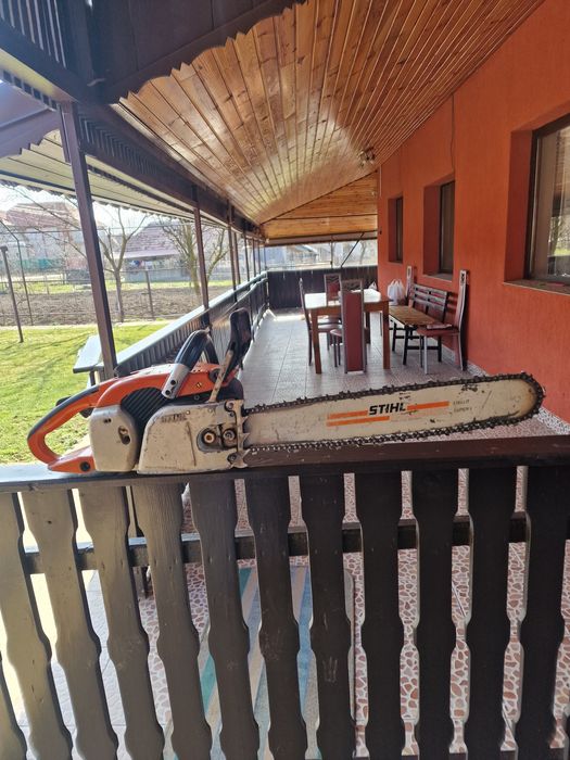 Vând drujbă Stihl 032 AV Electronic