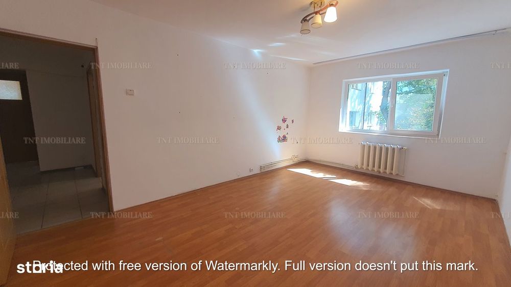 Apartament 2 camere decomandate nemobilat zona Nicolina-Piata Sudului — fotografia 1