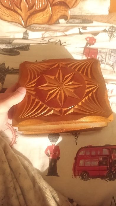 Пано и шкатулка резные дерево
