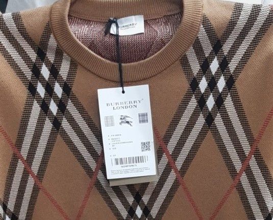Pulovar Burbbery super calitate/Italia, saculet, etichetă