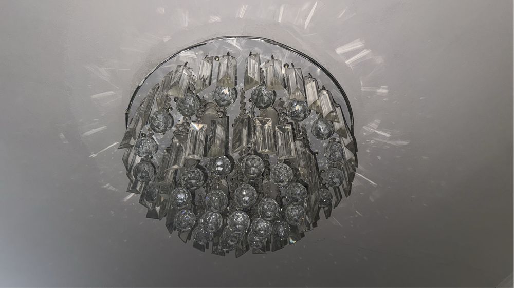 Продам современные люстры