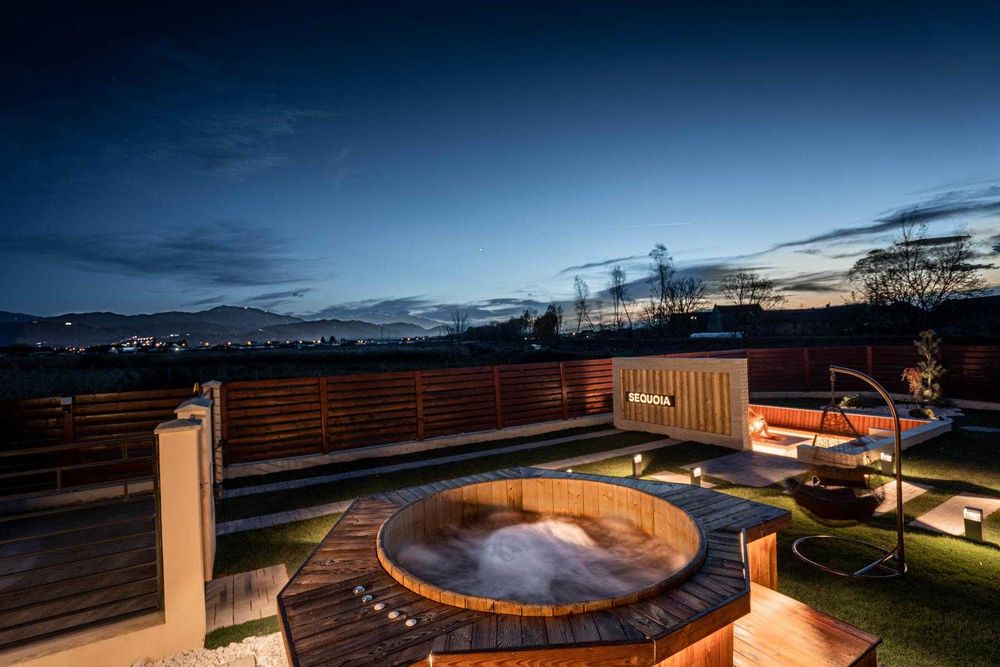 Cazare cu ciubăr la Brașov | 8 persoane | Roots Villa Sequoia