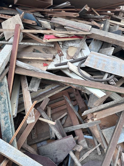 Lemne de foc din demolari