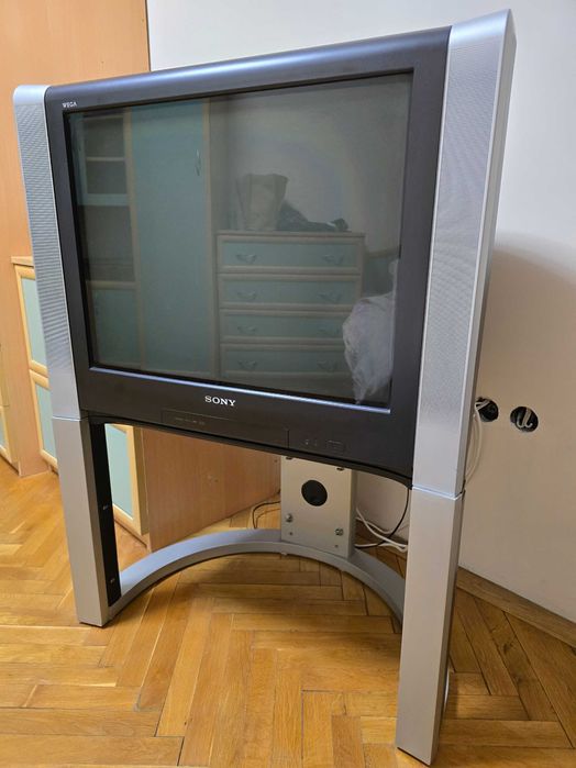 Подарявам Телевизори 2 бр.