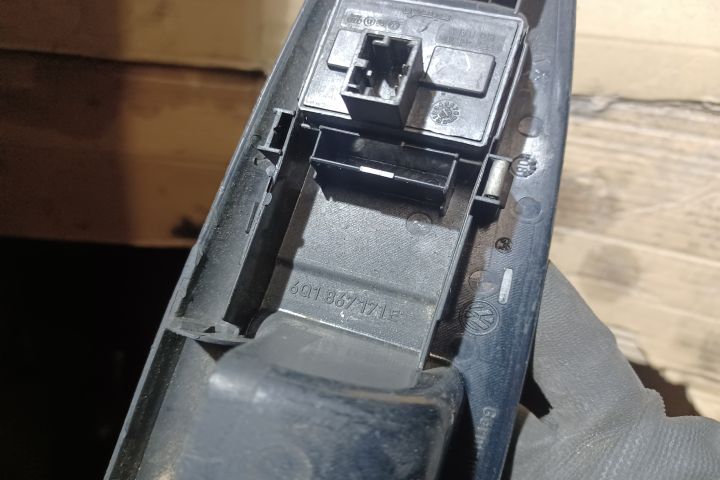 Butoane geam sofer 6Q1867171E Volkswagen VW Polo a 4-a generatie 9N