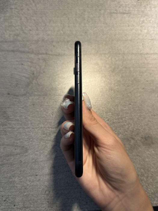телефон Iphone SE 3