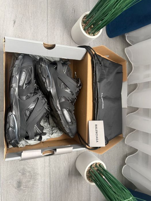 Vand adidasi Balenciaga