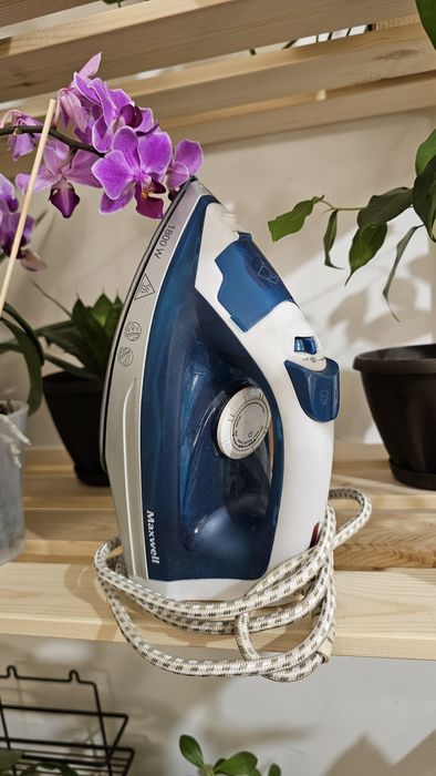 Утюг Maxwell MW-3056 B