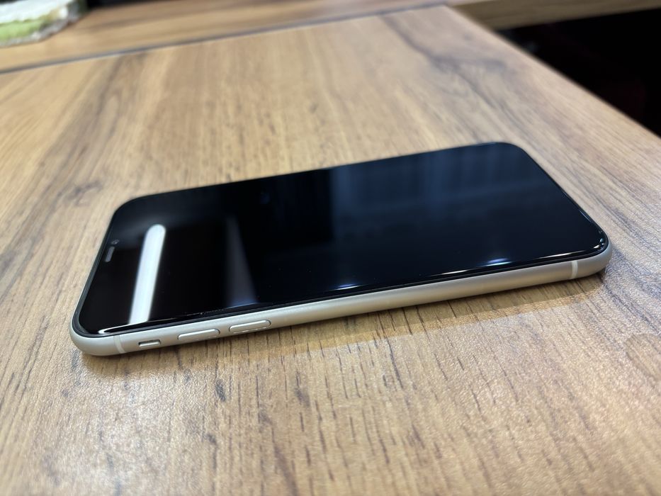 Айфон 11, 128 ГБ.