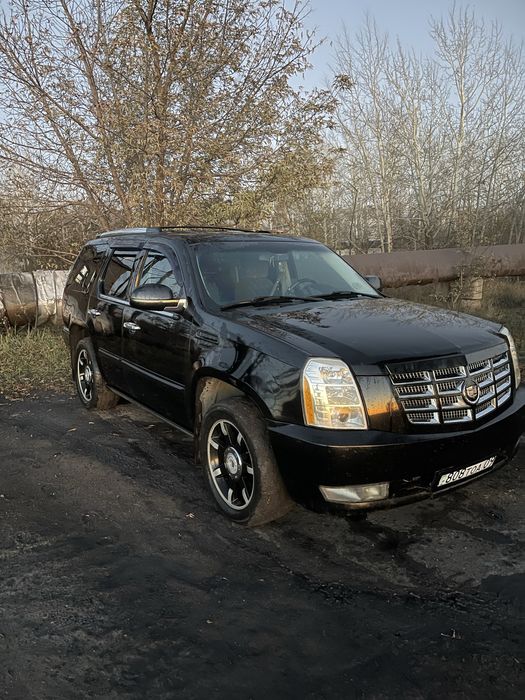 Продается Кадилак Эсклаеде