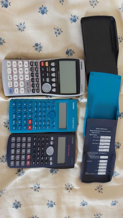 3 бр. научни калкулатори Casio – графичен fx-9860GII + fx-85EX PLUS + fx-82MS + елегантен комплект писалка