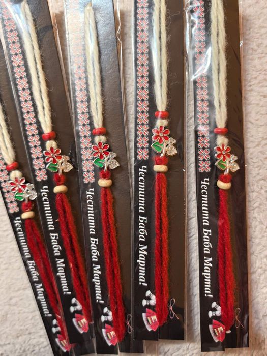 Продавам мартеници