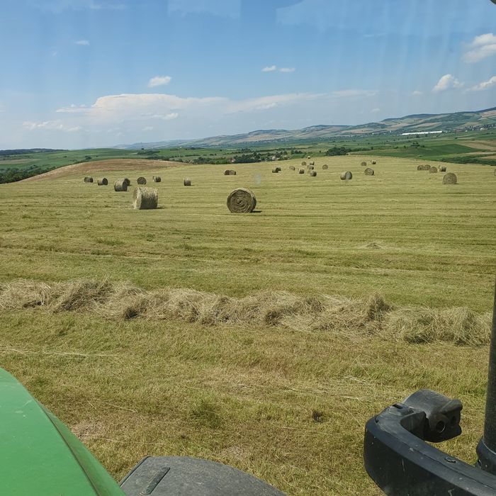 Vând(150- 200)de baloți rotunzi de fân si otava!