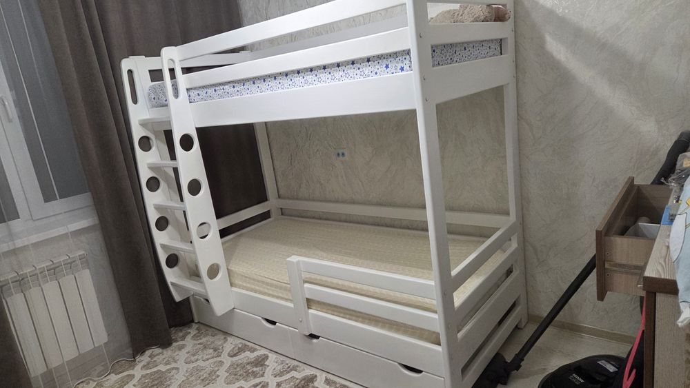 Двухярусная кровать