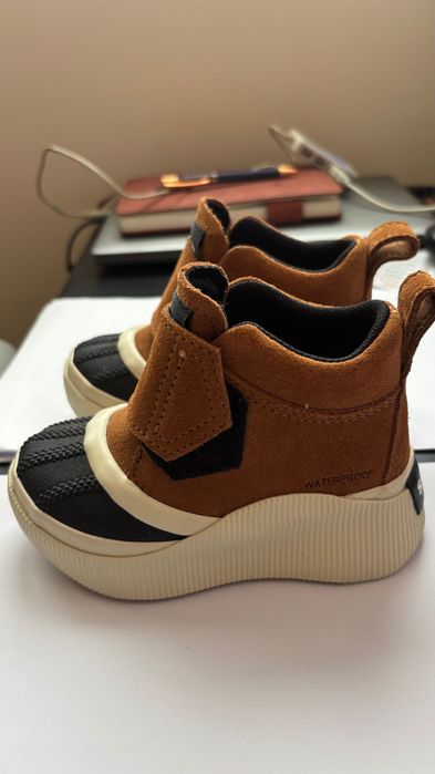 Зимни непромокаеми боти(25размер) Sorel