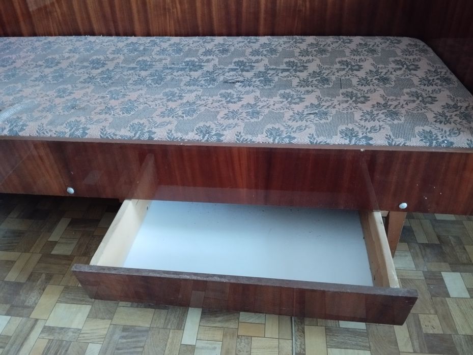 2 ъглови легла и ракла - 35 евро