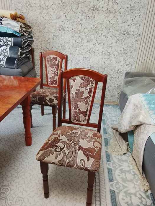 Стол со стульями