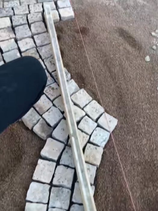 Vând piatră cubică naturală andezit și montez