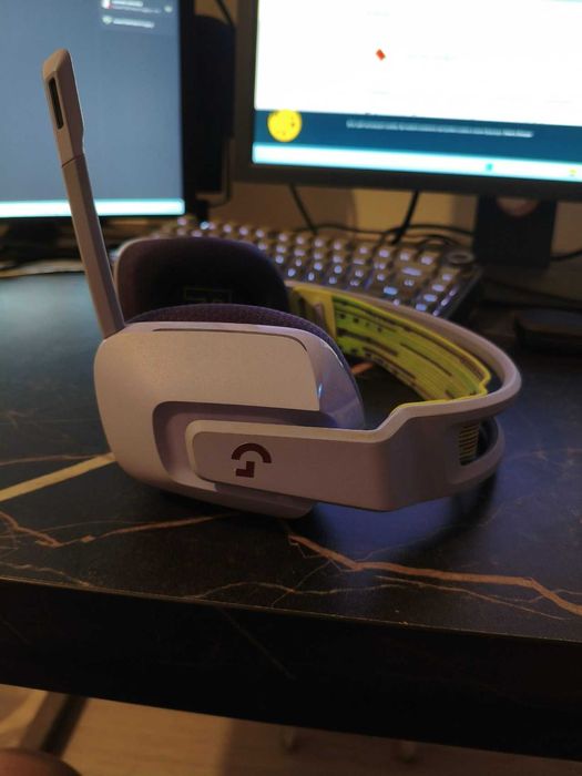 Продам игровые наушники Logitech g733