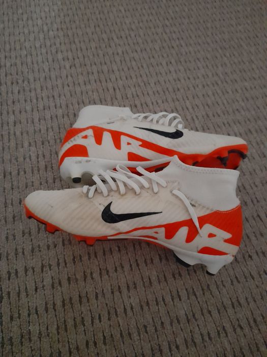 Adidasi fotbal Nike