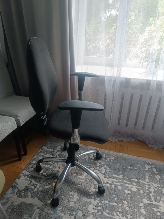 Продам кресло компьютерное офисное б/у