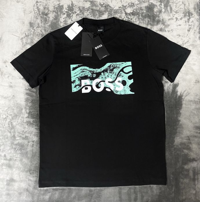 Vand tricou nou de barbati Boss