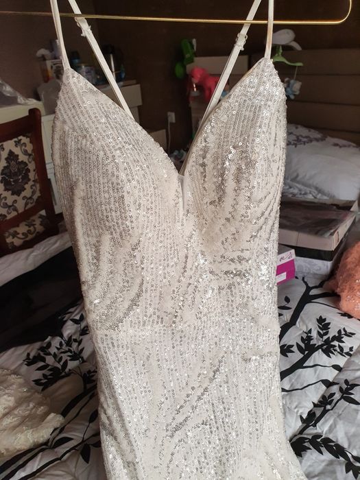 Вечернее платье со стразами почти новое  36 размер