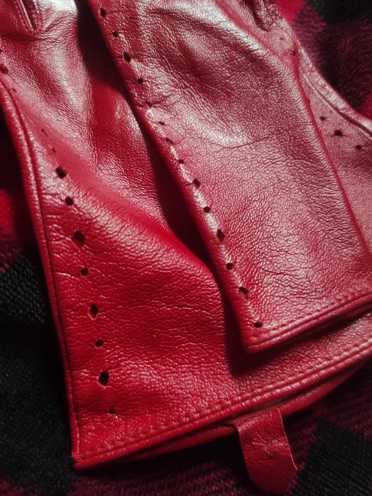 Кожаные перчатки