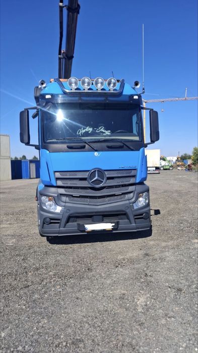 Mercedes Actros cu macara