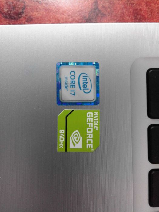 Laptop Asus cu procesor i7, SSD si card video