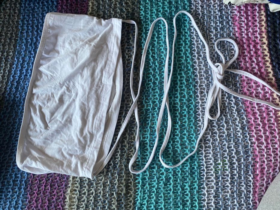 Дамски дрехи несъ носени