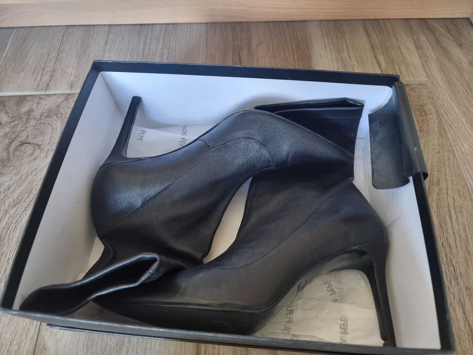 Patrizia Pepe кожени боти  pазмер 39