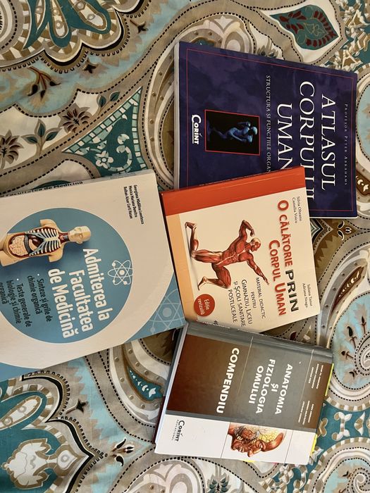 Vând materiale pentru admiterea la medicină - UMFCD